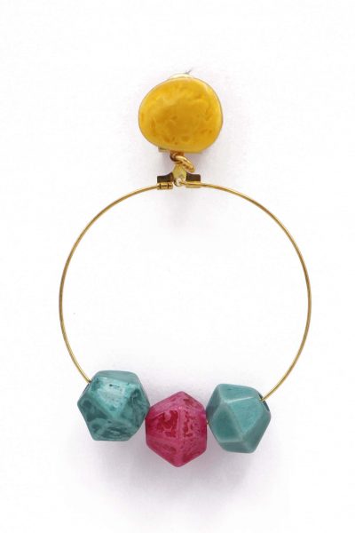 Pendiente de flamenca aro mediano piedras nácar color mostaza, aguamarina y buganvilla