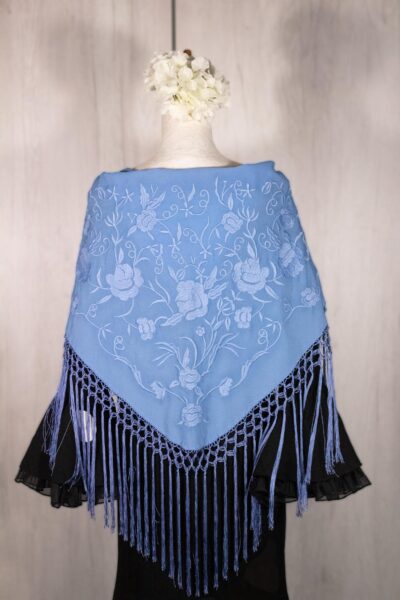 Mantón azul azafata bordado en el mismo tono