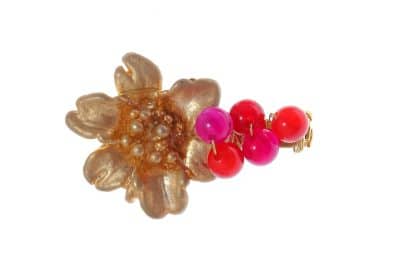 Broche dorado de flor con bolas de piedra Ágata en tonos rosas