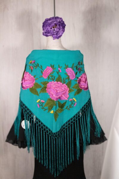 Mantón aguamarina bordado en multicolor