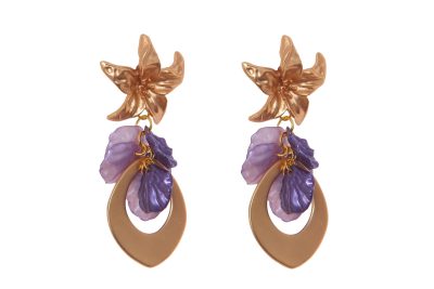 Pendientes de lágrima de oro con pétalos en color morado y lila con cabezal de flor
