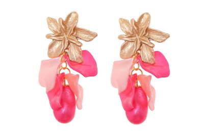 Pendientes de pétalos y piedras nácar en colores rosas con cabezal de flor