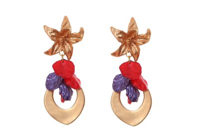 Pendientes de lágrima de oro con pétalos en colores rojo y morado con cabezal de flor
