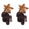 Pendientes de pétalos y piedras nácar en color negro con cabezal de flor