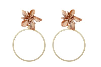 Pendientes dorado de aro fino con cabezal flor