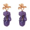 Pendientes de pétalos en color morado con cabezal en forma de hojas