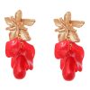 Pendientes de pétalos y piedras nácar en color rojo con cabezal de flor