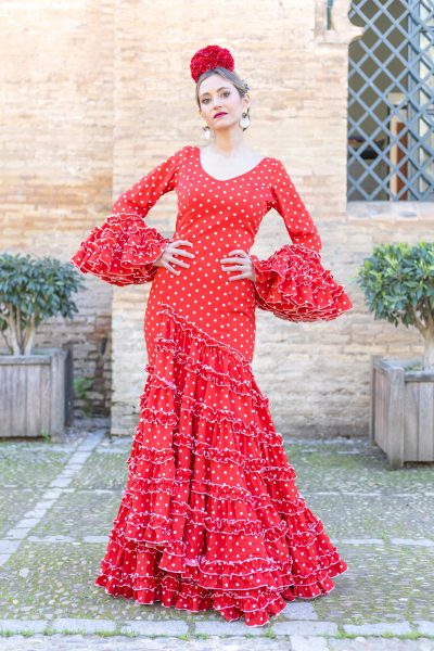 traje de flamenca rojo con lunares blancos