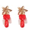 Pendientes de pétalos y piedras nácar en rojo y blanco con cabezal de flor