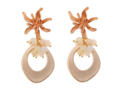 Pendientes de lágrima de oro con bolas de piedra Ágata beige y cabezal de flor