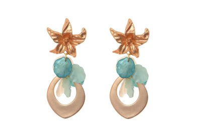 Pendientes de lágrima de oro con pétalos en color verde y beige con cabezal de flor