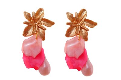 Pendientes de pétalos y piedras nácar en tonos rosas con cabezal de flor