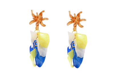 Pendientes de pétalos en colores azul, amarillo y beige con cabezal de hojas
