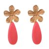 Pendiente de flamenca de lágrima plana de piedra cristal color coral con cabezal de flor