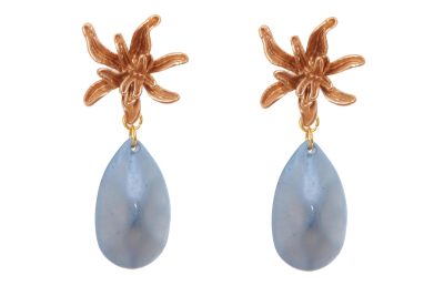 Pendiente de flamenca de lágrima de piedra cristal color azul ducado con cabezal de flor