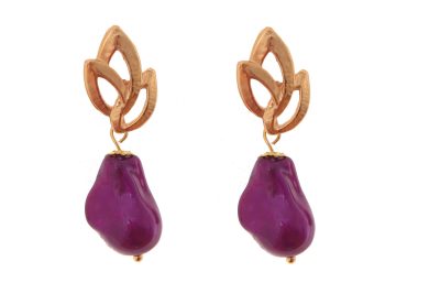 Pendiente de piedras nácar morado con cabezal de hojas