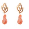 Pendiente de piedras nácar naranja con cabezal de hojas