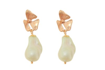 Pendiente de piedras nácar verde pistacho con cabezal 3 hojas