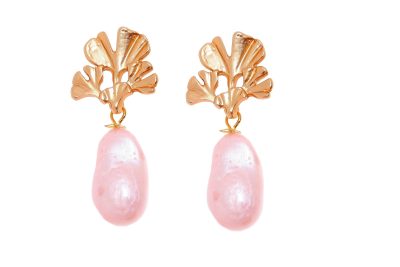 Pendiente de piedras nácar rosa palo con cabezal de hojas