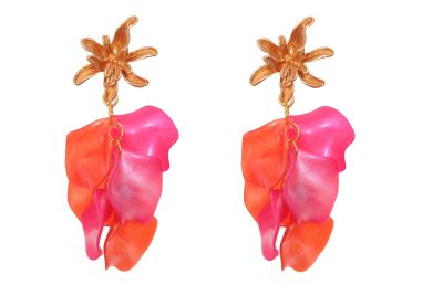 Pendientes de pétalos en colores rosa y naranja con cabezal de hojas