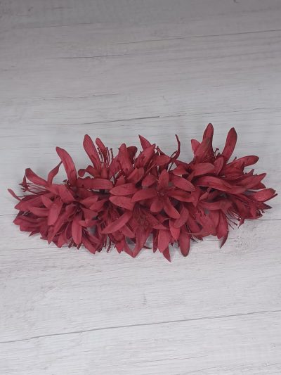 Diadema de jazmines burdeos