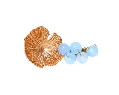 Broche dorado de nenúfar con bolas de piedra Ágata en celeste