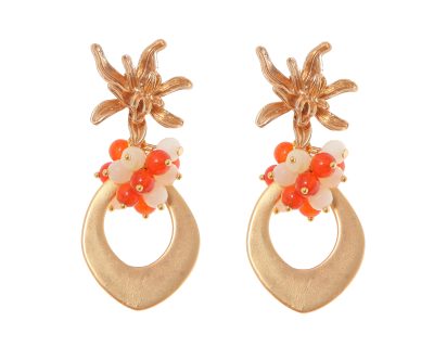 Pendientes de lágrima de oro con bolas de piedra Ágata naranja y beige y cabezal de flor