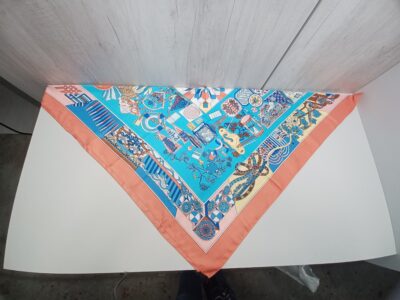 Pañuelo Rociero Grande Coral con estampado de Dibujos