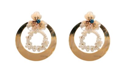 Pendientes de aro dorado con aplique mosaico de flor y aro interno perlado