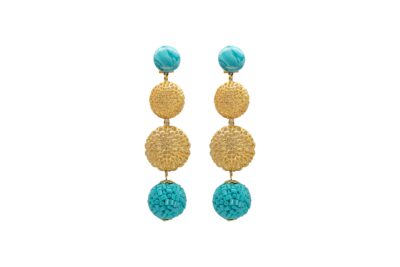 Pendiente dorado de dos círculos labrados, esfera final turquesa y aplique estilo acuarela