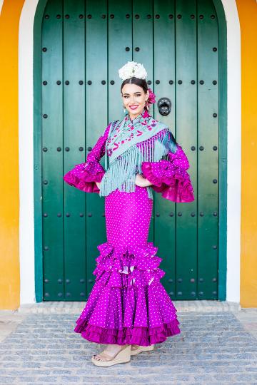 Traje de flamenca Cayetana Buganvilla con lunar blanco
