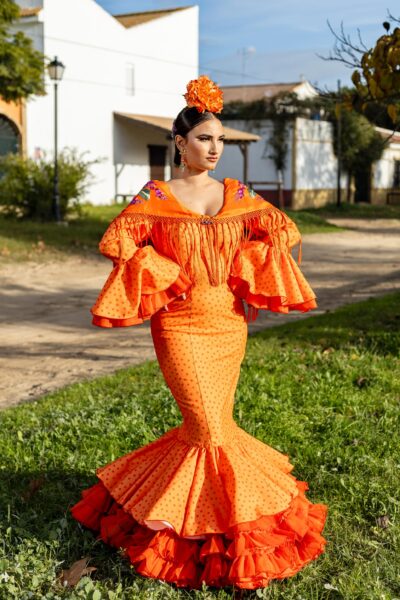Traje de flamenca Jimena Naranja con lunar naranja