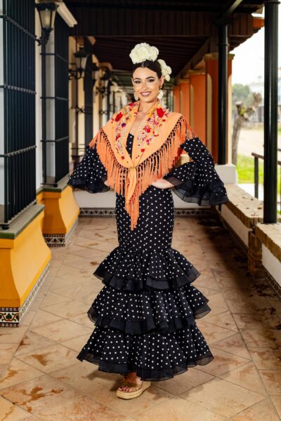 Traje de flamenca Norma Negro con lunares Blancos