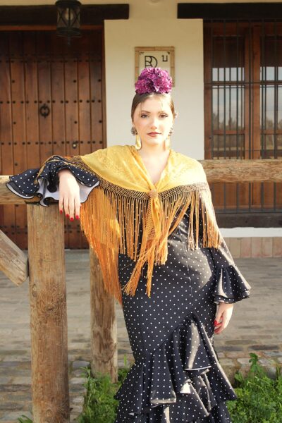 Traje de flamenca Candela Negro con lunares Blanco