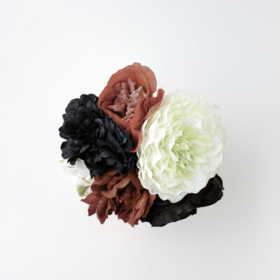 Ramillete tiara de flamenca multicolor en tonos rojo, negro y blanco