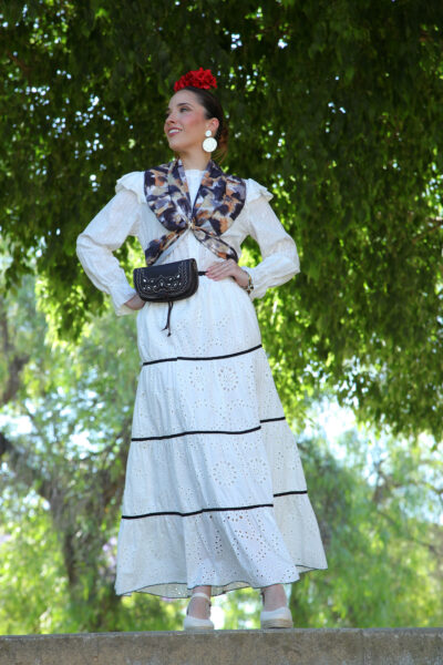 FALDA PERFORADA VALENTINA TERCIOPELO NEGRO