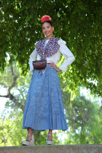 FALDA PERFORADA ADRIANA AZUL DUCADO