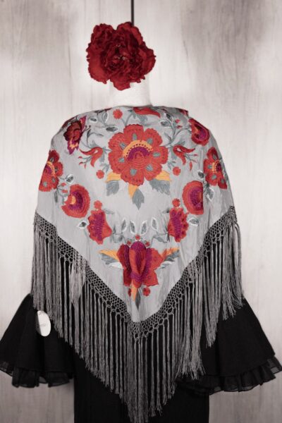 Mantoncillo Araceli de seda gris bordado multicolor