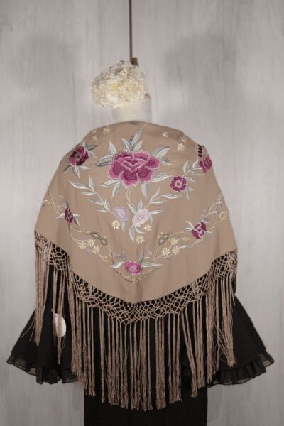 Mantón camel bordado en multicolor