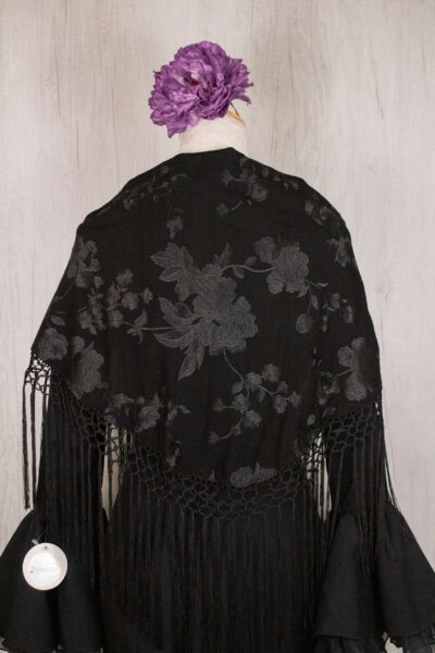 Mantoncillo Candela de seda negro bordado al tono