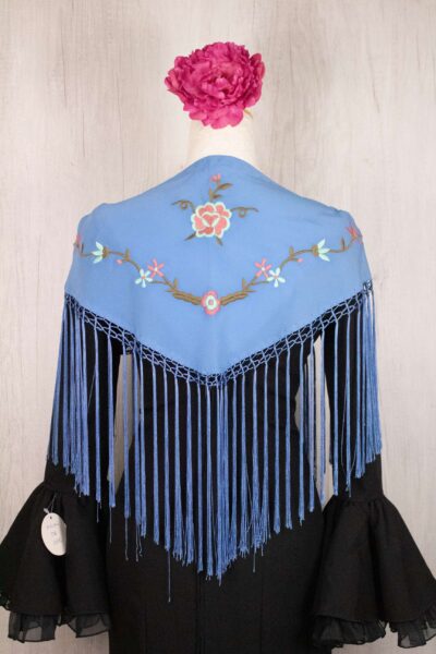 Mantón niña azul bordado