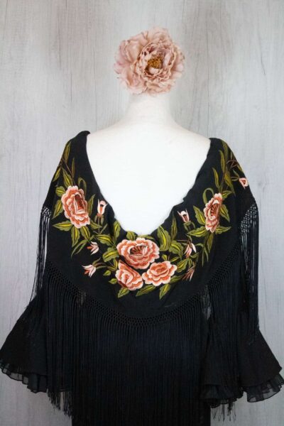 Mantón negro bordado en multicolor