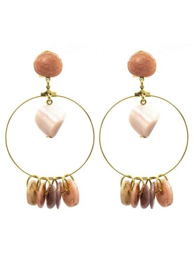 Pendiente de flamenca aro grande piedras nácar color salmón, rosa bebé, maquillaje, beige