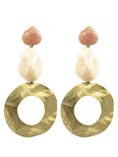 Pendiente de flamenca aro grande piedras nácar color salmón y beige