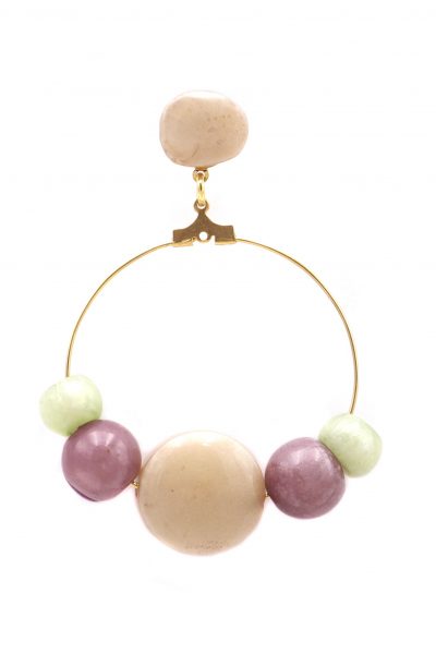 Pendiente de flamenca aro pequeño piedras nácar acuarela color beige, verde agua y malva