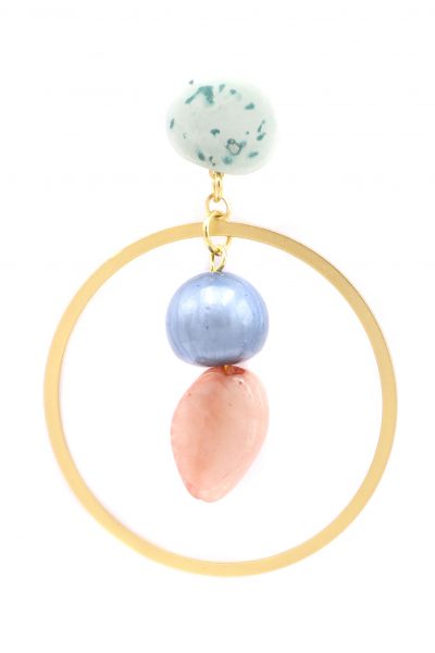 Pendiente de flamenca aro mediano piedras nácar color aguamarina, azul ducado y rosa bebé
