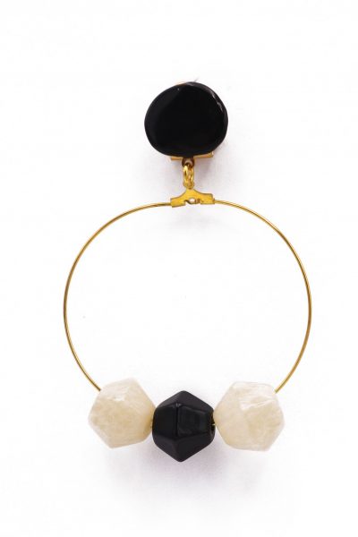 Pendiente de flamenca aro mediano piedras nácar color negro y marfil