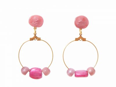 Pendiente de flamenca aro pequeño piedras nácar color malva y rosa