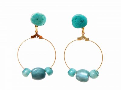 Pendiente de flamenca aro pequeño piedras nácar color azul turquesa