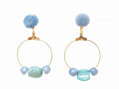 Pendiente de flamenca aro pequeño piedras nácar color azul azafata y verde agua